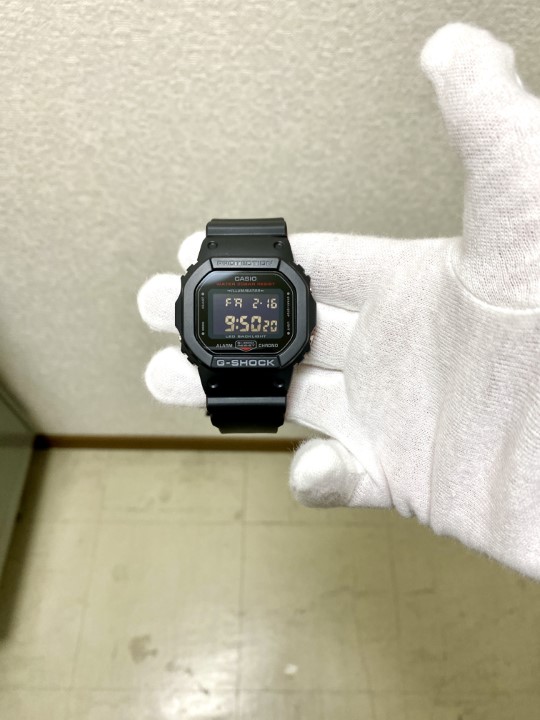 G-SHOCK
DW-5600UHR-1JF