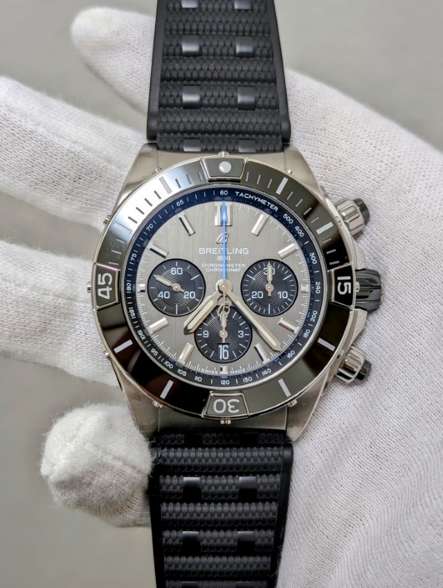 BREITLING
SUPER CHRONOMAT
ブライトリング
スーパークロノマット
B01 44
EB0136251M1S1
JPY 1,441,000円