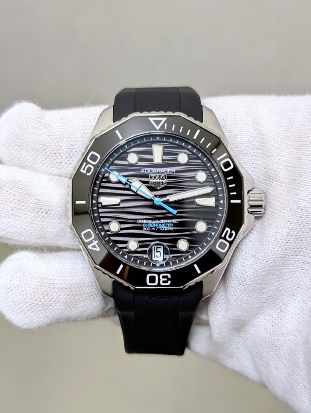 TAG HEUER AQAURACER
PROFESSIONAL300
タグ・ホイヤー アクアレーサー
プロフェッショナル300
WBP5110.FT6257