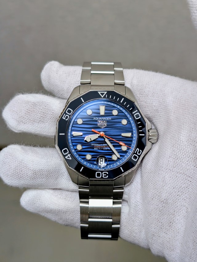 TAG HEUER AQAURACER
PROFESSIONAL 300
タグ・ホイヤー アクアレーサー
プロフェッショナル 300
WBP5111.BA0013