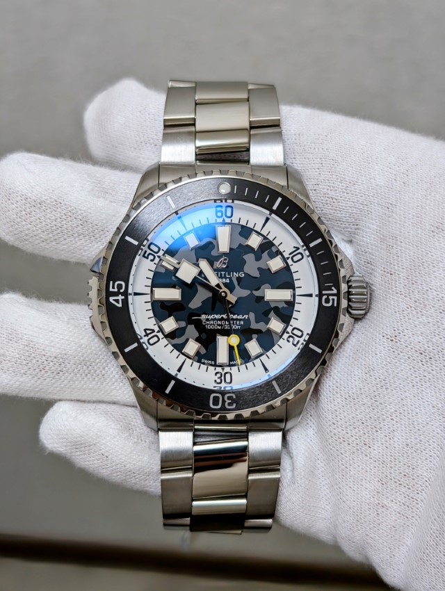  BREITLING
SUPEROCEAN AUTOMATIC 46
SUPERDIVER
ブライトリング
スーパーオーシャン オートマチック 46 
スーパーダイバー
E10379D31L1E1