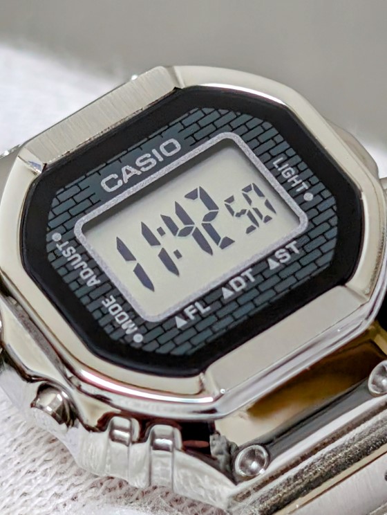 CASIO WATCH 50TH ANNIVERSARY
カシオウオッチ50周年記念
CASIO RING WATCH
カシオ リング ウオッチ
CRW-001-1JR