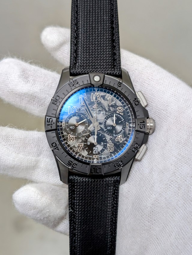 BREITLING
AVENGER B01
CHRONOGRAPH 42 NIGHT-MISSION
ブライトリング
アベンジャーB01
クロノグラフ42ナイトミッション
SB0146101B2X1