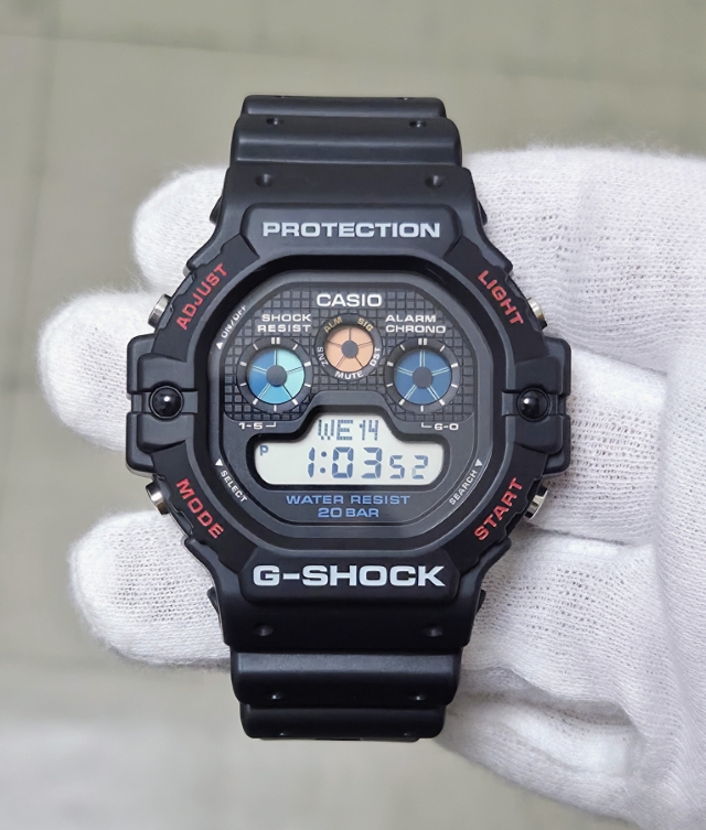 G-SHOCK
DW-5900U-1JF