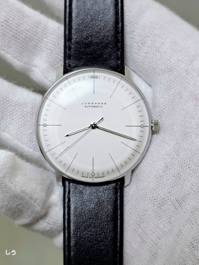 JUNGHANS
ユンハンス
Max Bill by Junghans Automatic
027 3501 02